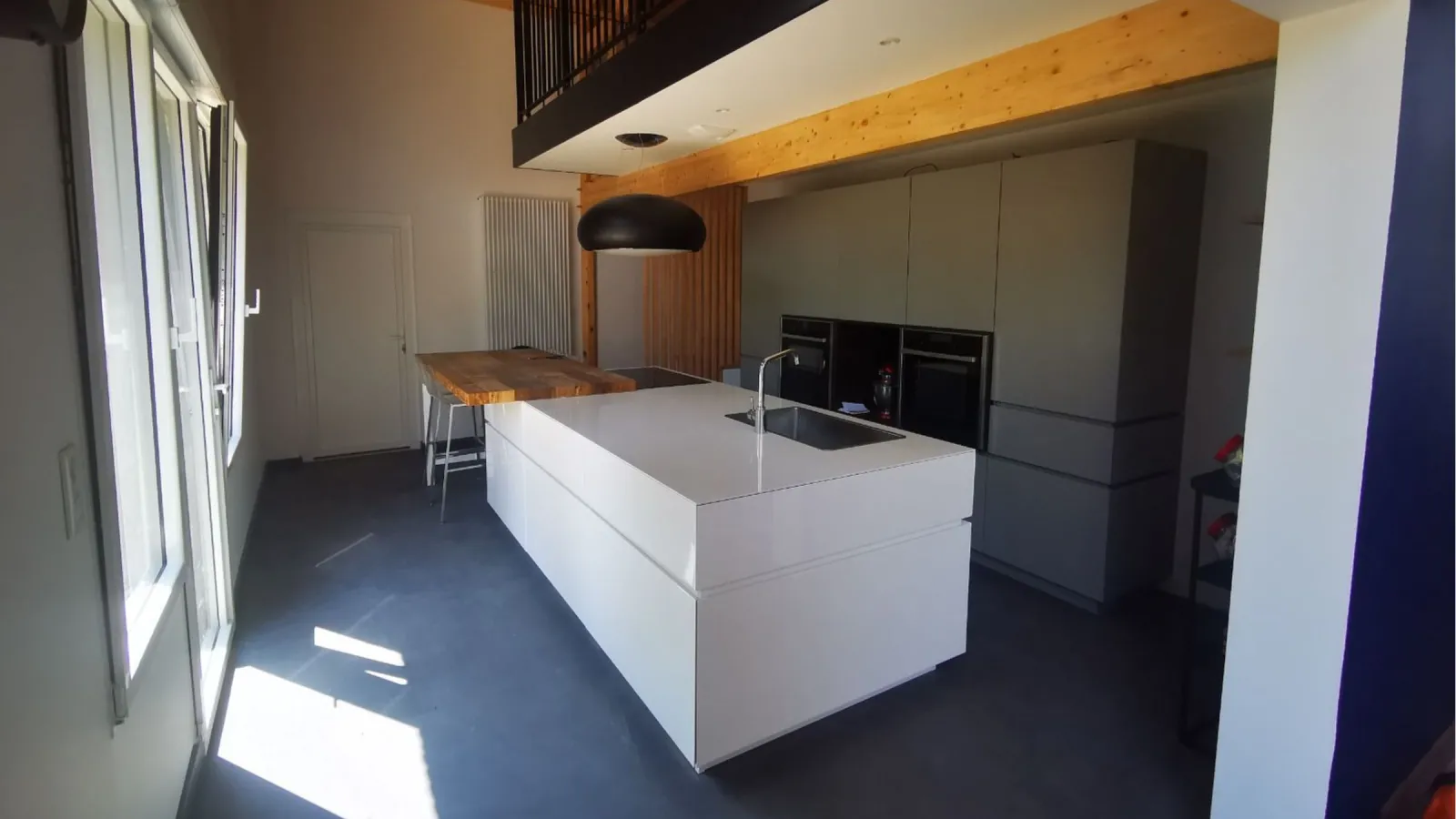 Transformation d'un ancien atelier en cuisine